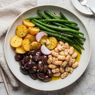 Mediterranean Green Beans and Potato Toss